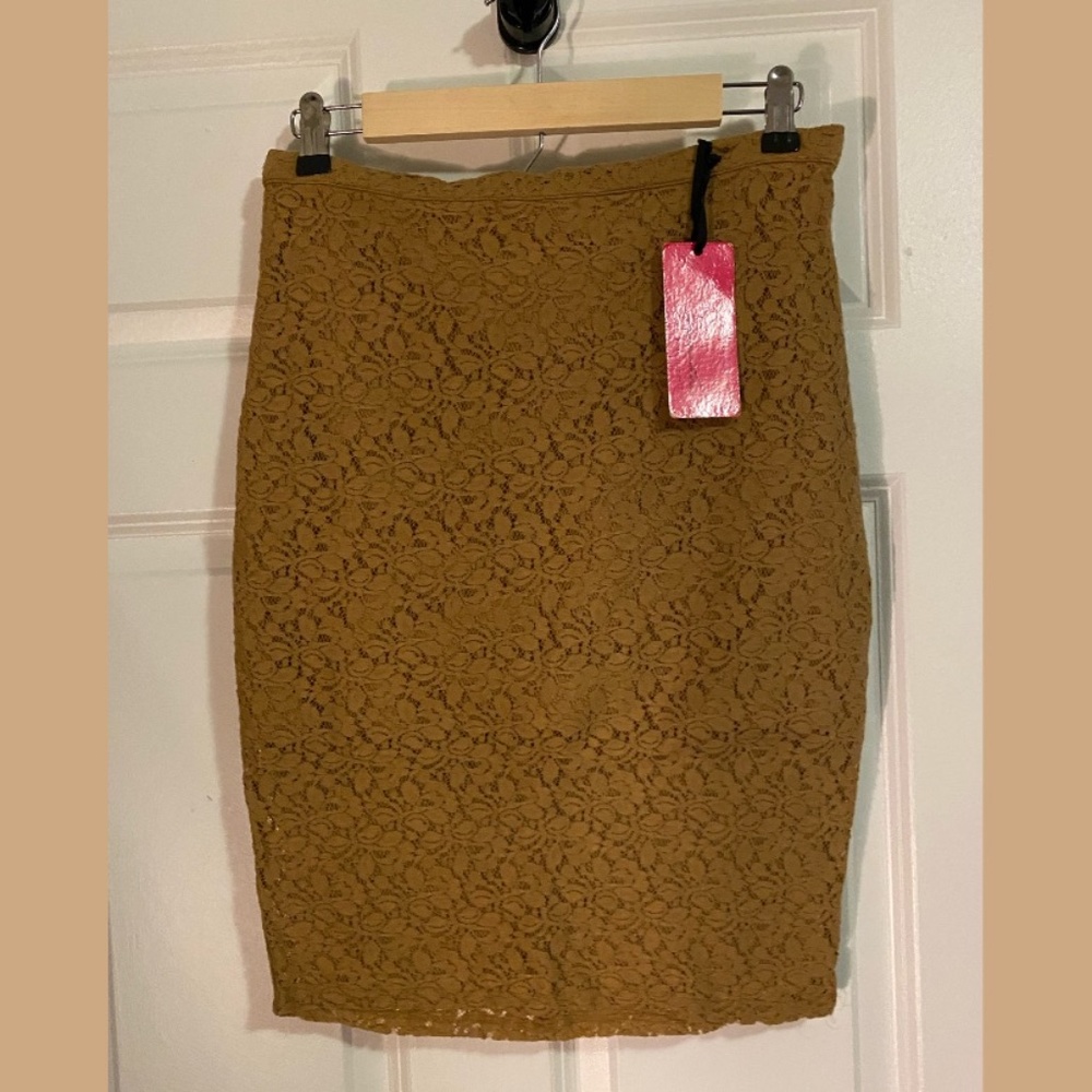 Forever 21 lace mini skirt